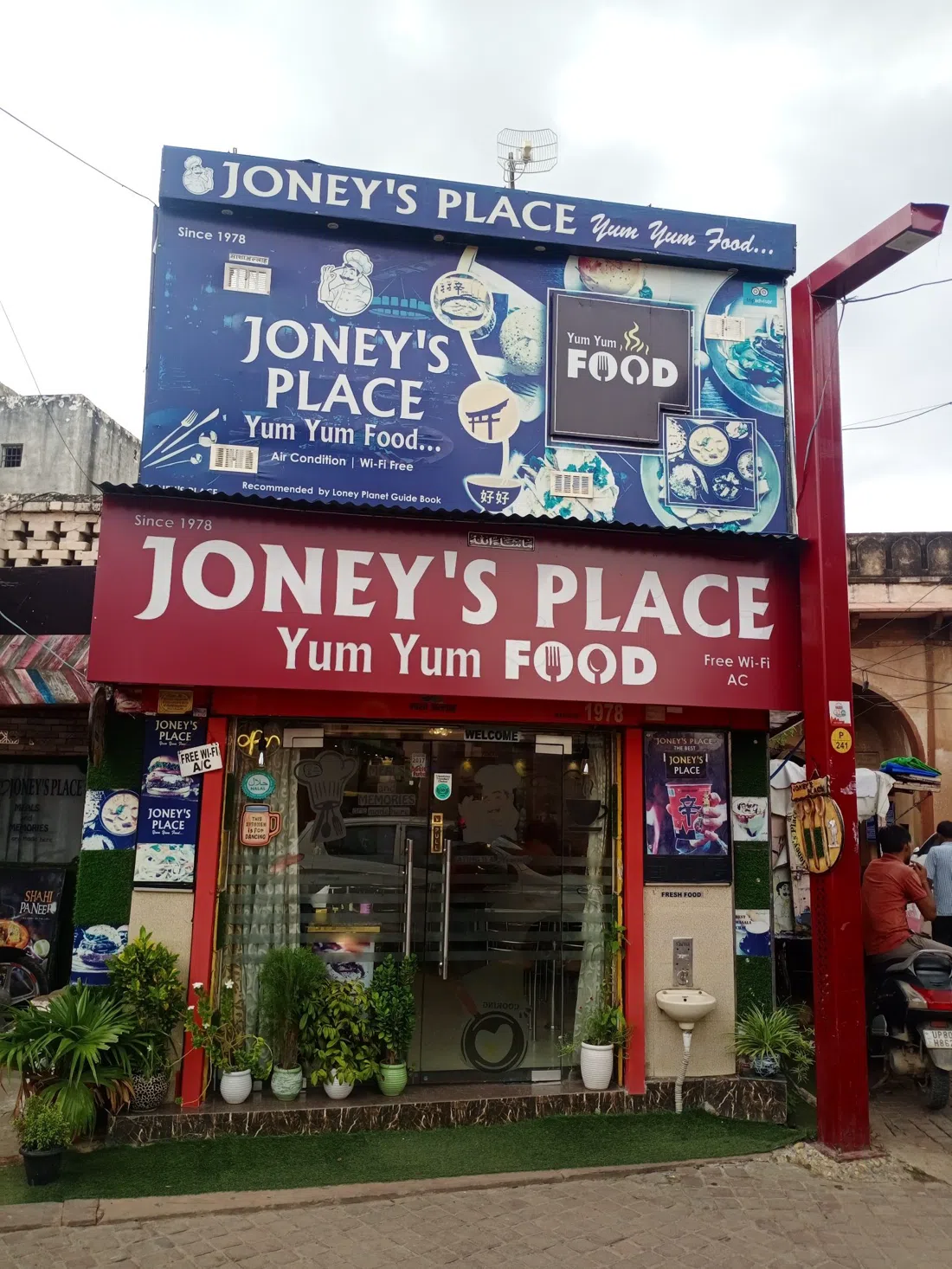 Joney's Place, Agra
