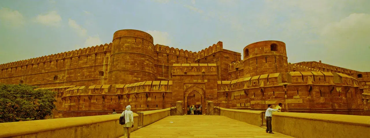 Seeing the Taj Mahal by Car Across a Full Agra Day