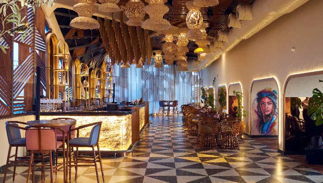 Qairo Rooftop Social Bar, Agra